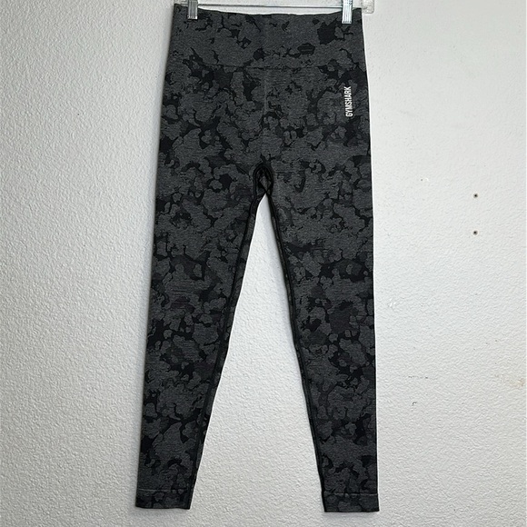 Gymshark Womens XLarge Black Crop Top and Camo Seamless Leggings Activewear - Picture 11 of 15